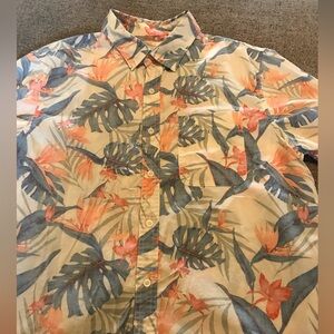 New with tags American eagle men’s size large button up shirt